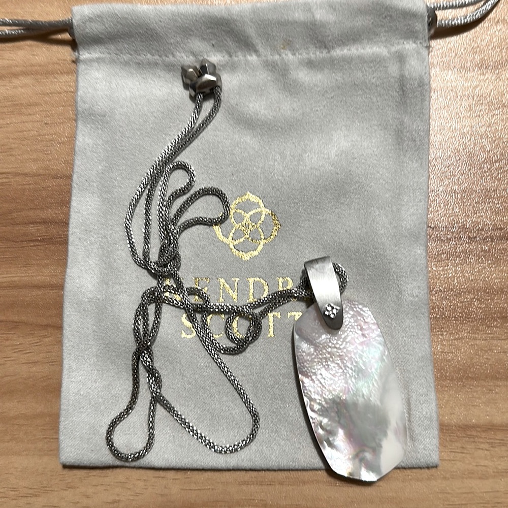Kendra Scott necklace